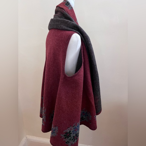 Floral Cape - Picture 9 of 16